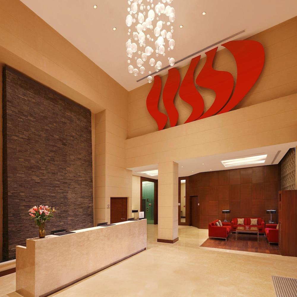 Hilton Garden Inn New Delhi/Saket Bagian luar foto