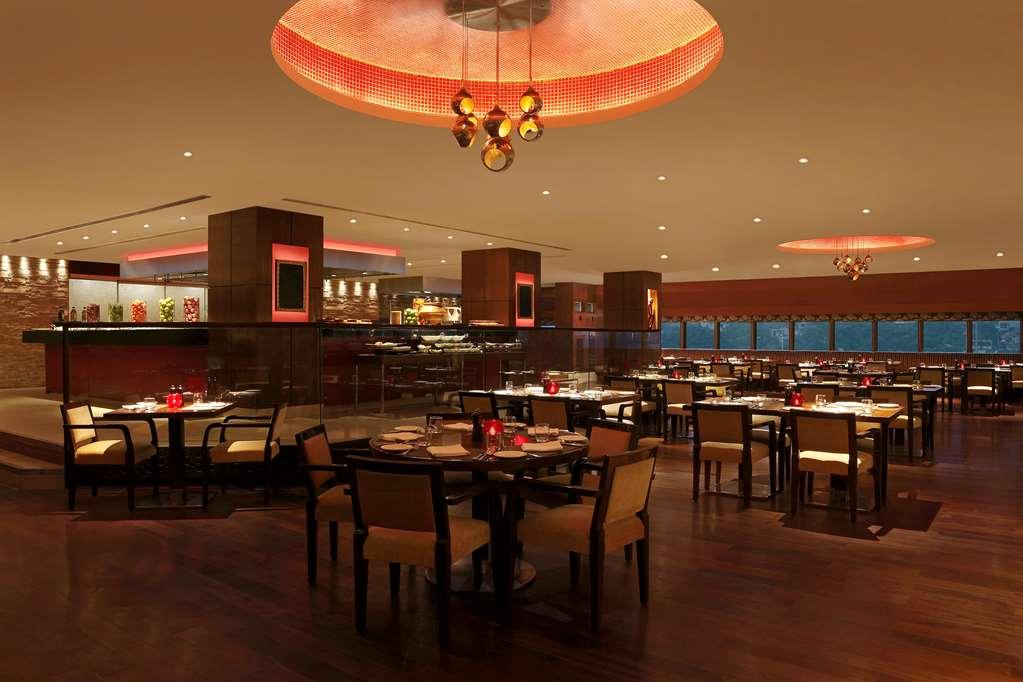 Hilton Garden Inn New Delhi/Saket Restoran foto