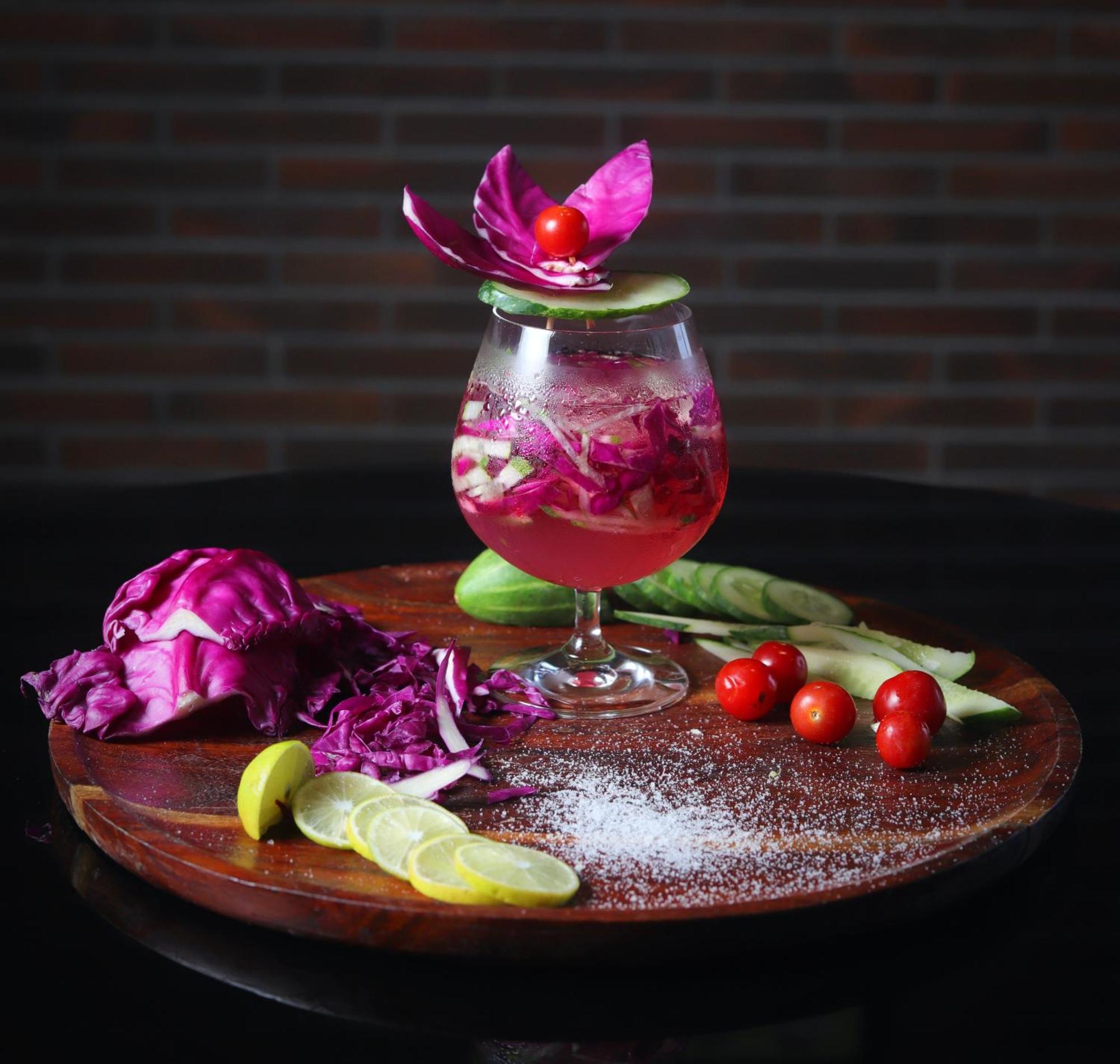 Hilton Garden Inn New Delhi/Saket Bagian luar foto