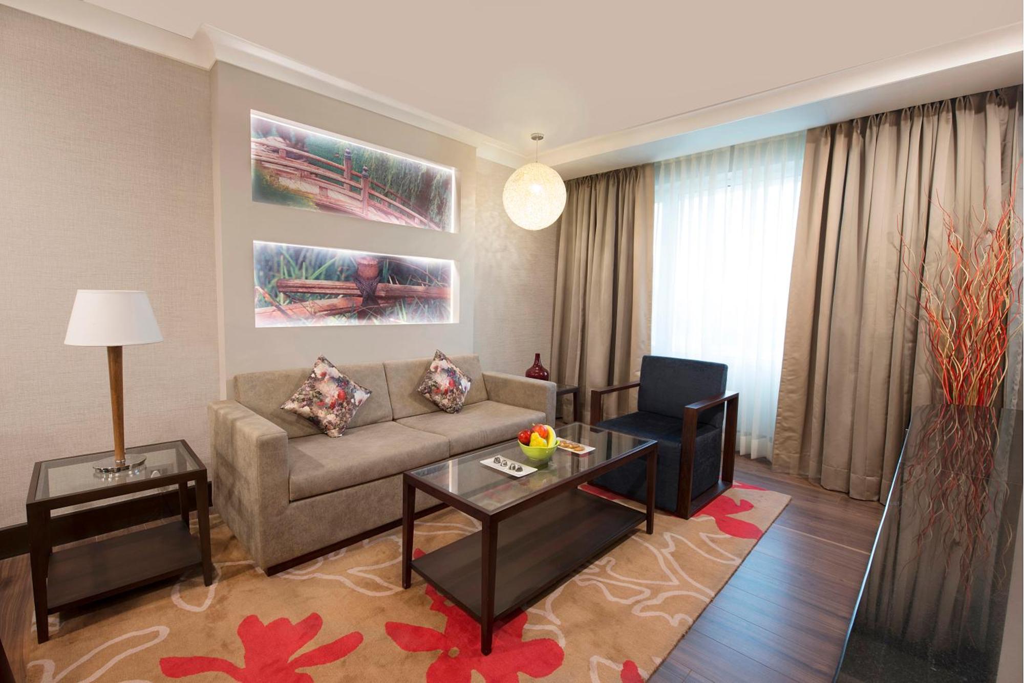 Hilton Garden Inn New Delhi/Saket Bagian luar foto