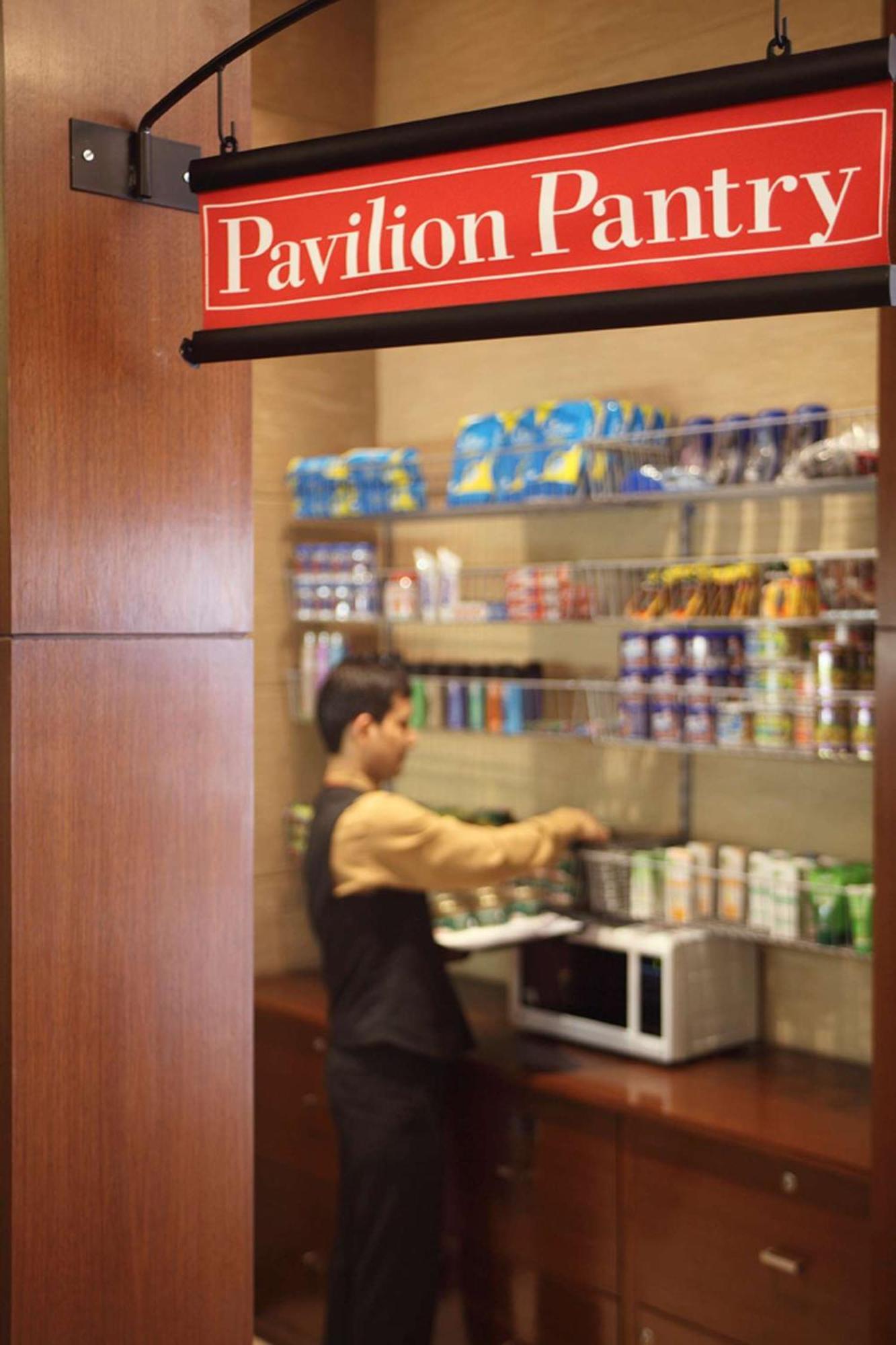 Hilton Garden Inn New Delhi/Saket Bagian luar foto