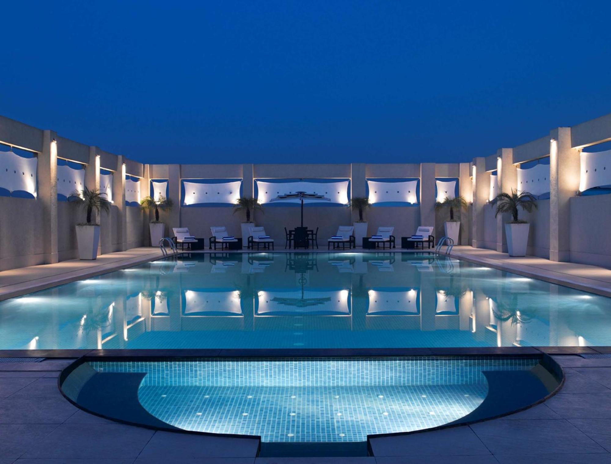Hilton Garden Inn New Delhi/Saket Bagian luar foto