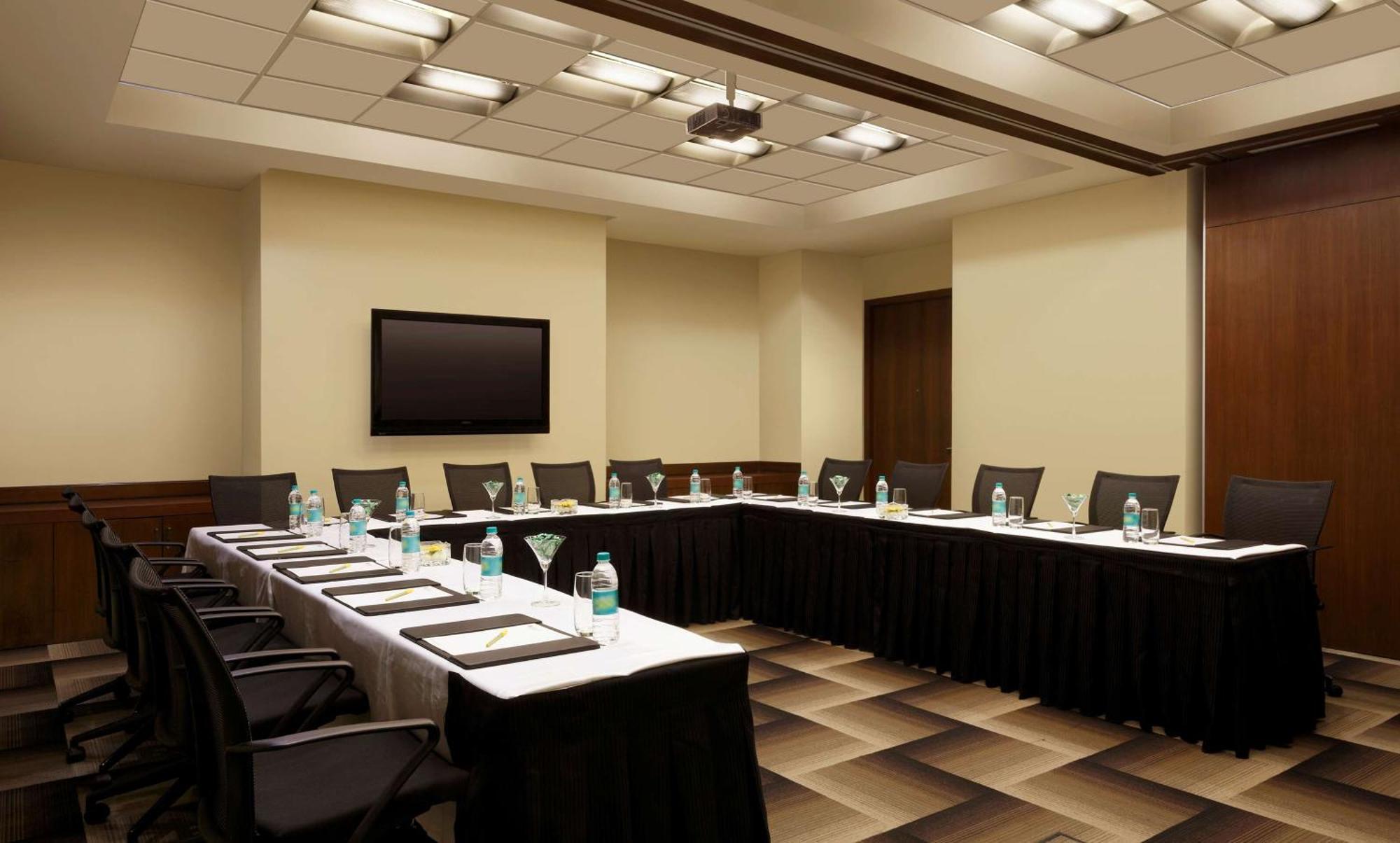Hilton Garden Inn New Delhi/Saket Bagian luar foto