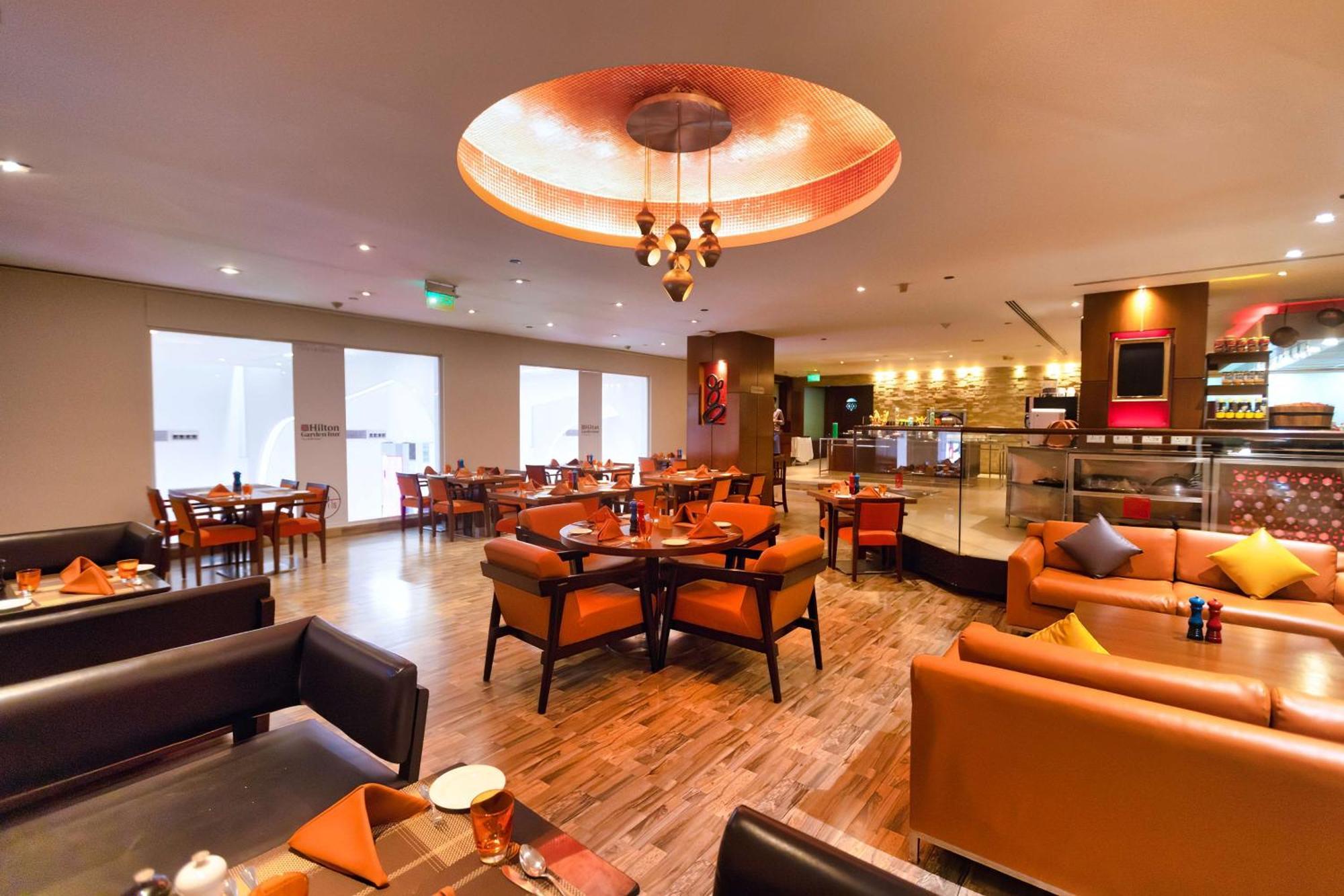 Hilton Garden Inn New Delhi/Saket Bagian luar foto