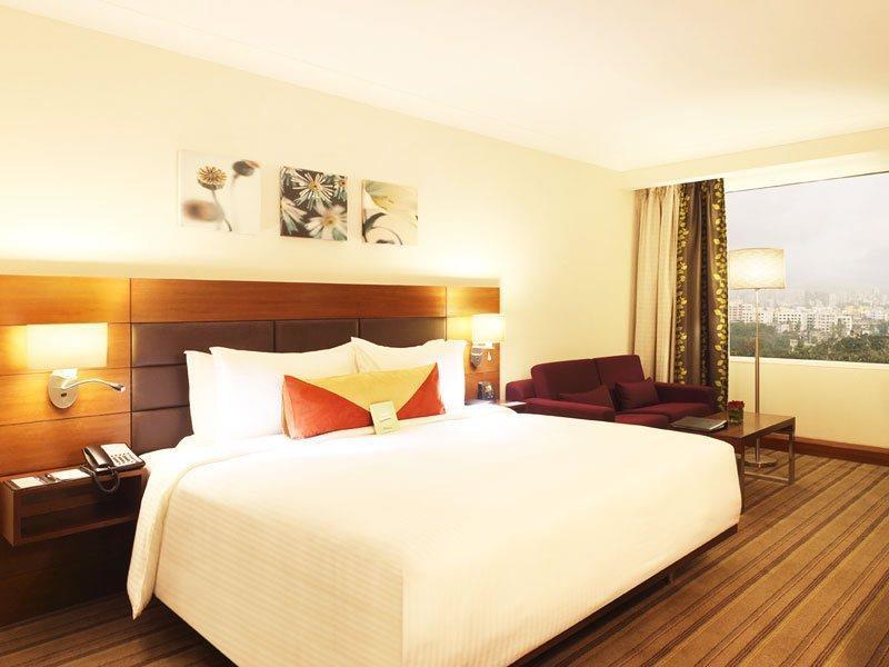 Hilton Garden Inn New Delhi/Saket Bagian luar foto