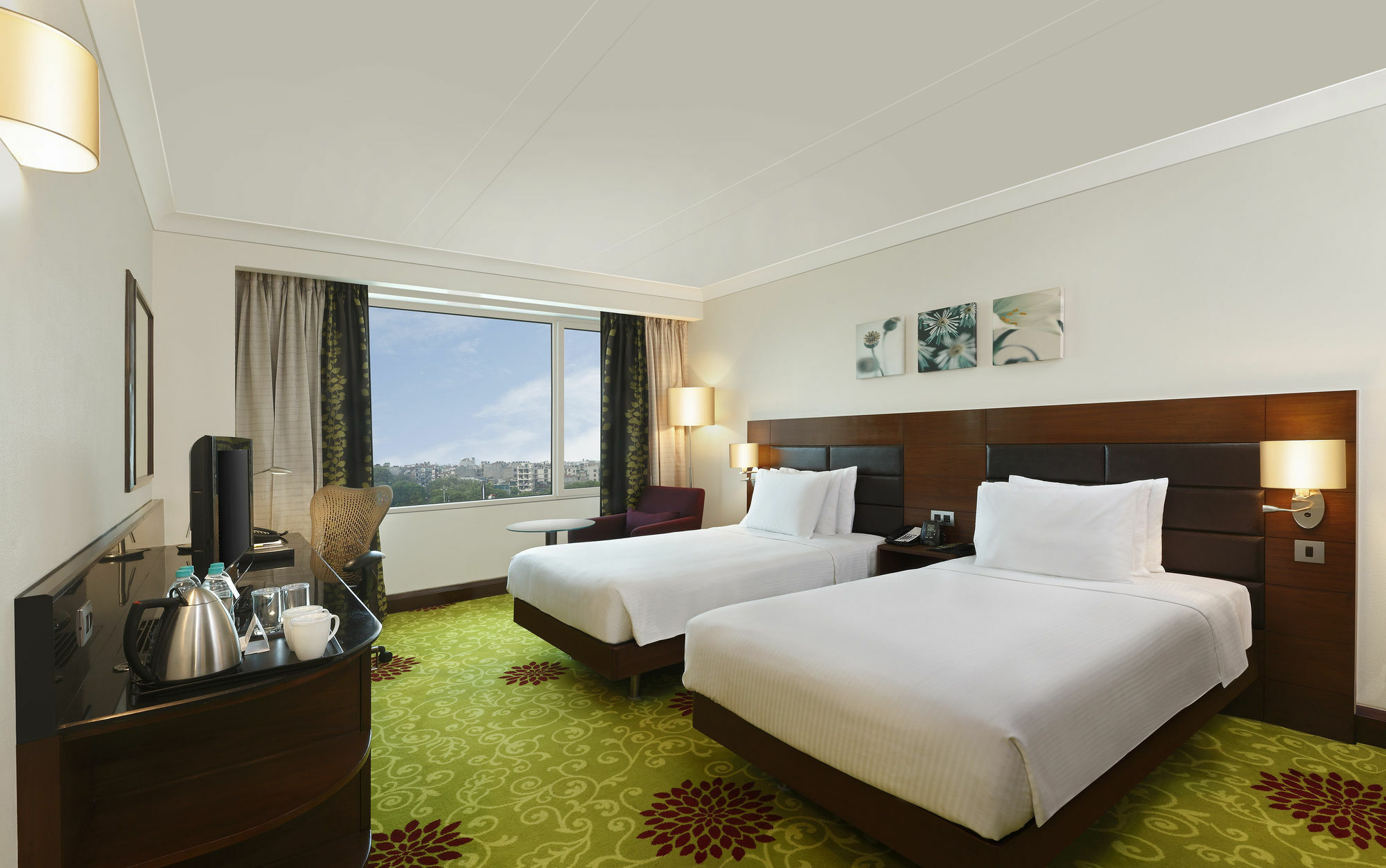 Hilton Garden Inn New Delhi/Saket Bagian luar foto